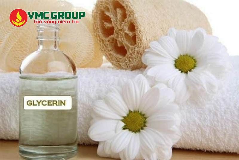 Glycerine có dạng lỏng không màu và vị ngọt