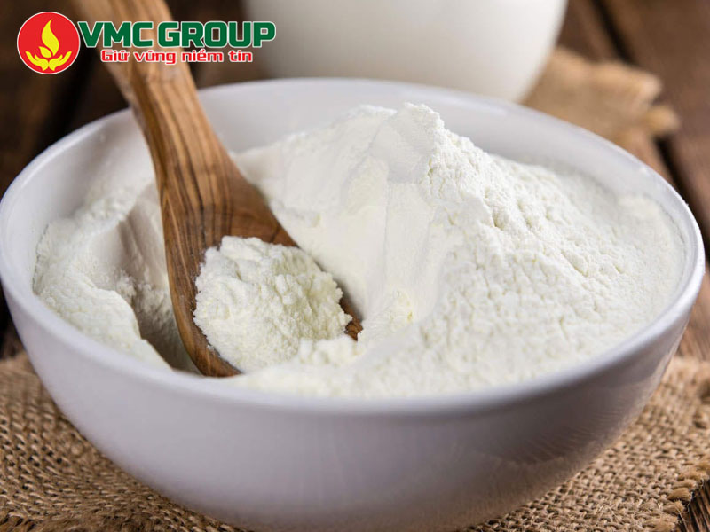 Đường Lactose có dạng bột màu trắng