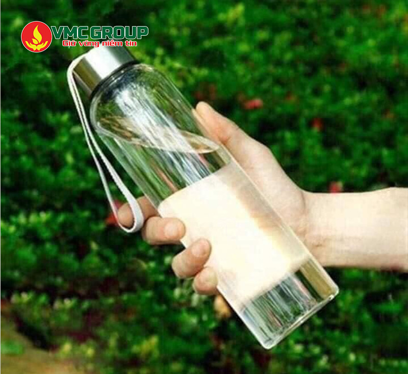 Acid Acetic có dạng lỏng, không màu, vị chua