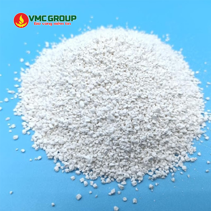 Chlorine Trung Quốc Super-Chlor có dạng hạt màu trắng ngà