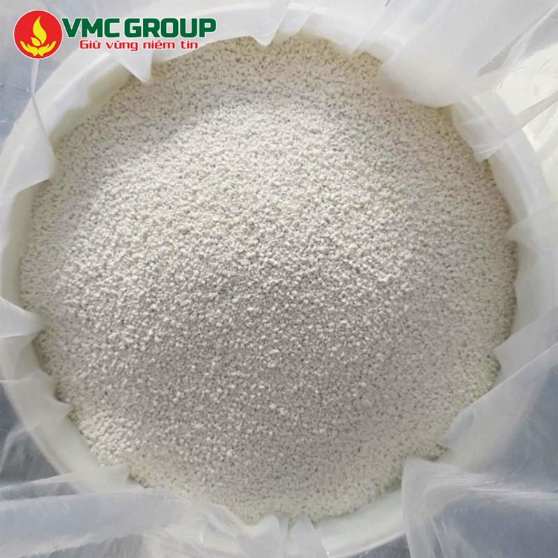 Clorin Trung Quốc có dạng bột màu trắng đục