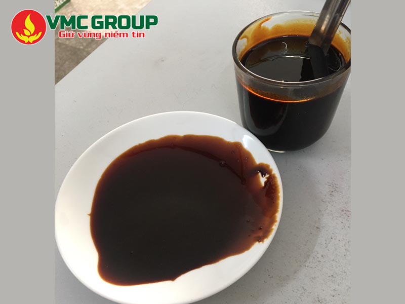 Rỉ mật có dạng đặc sánh màu nâu đậm